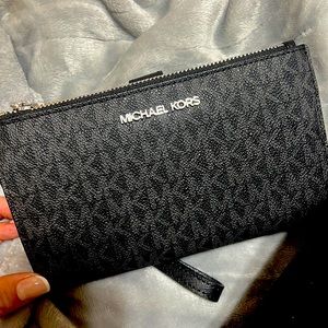 Michael Kors wallet. ✨brand new✨